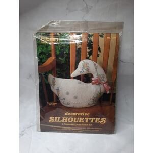 Titan Needlecraft Decorative Silhouettes Stamped Cross Stitch Kit Turning Goose